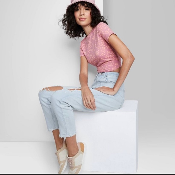 NWT Women’s Super High Rise Distressed Mom Jeans, Size 6 - Picture 3 of 7